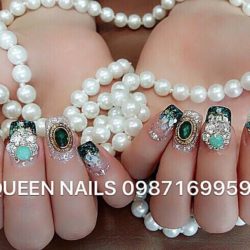 QUEEN NAILS