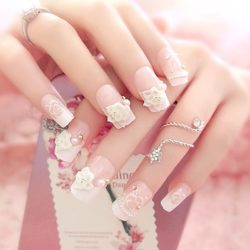 Dâu tây Nails