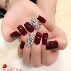 Dâu tây Nails