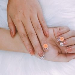 Dâu tây Nails