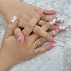 Dâu tây Nails